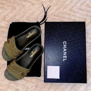 Chanel Interlocking CC Chain-Link Slides - Green